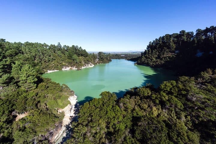 Hobbiton & Rotorua Tour (including Wai-O-Tapu)
